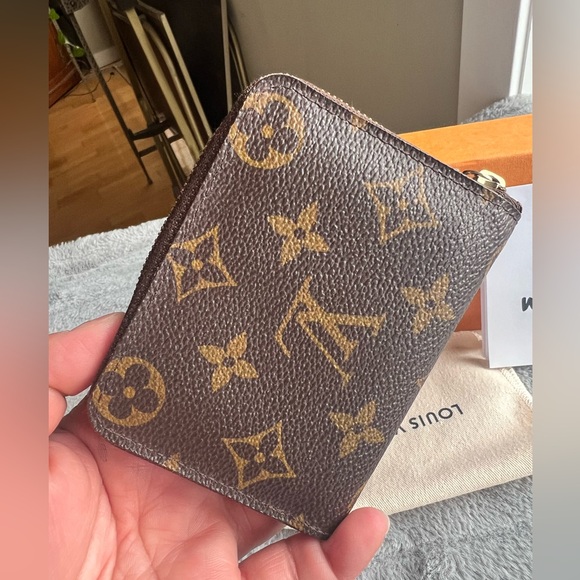 Louis Vuitton Zippy Coin Purse - Picture 9 of 11